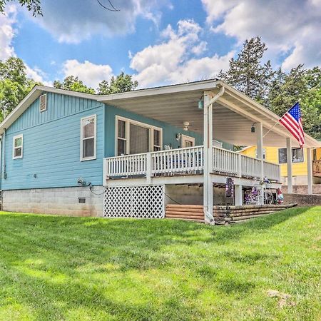 Cheerful Camdenton Cottage Steps To Lake! エクステリア 写真