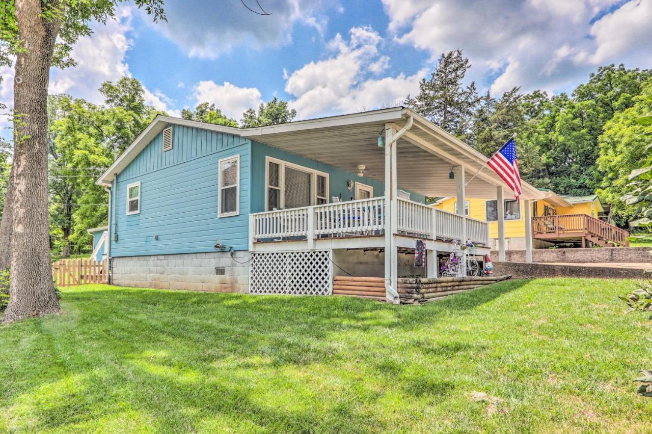 Cheerful Camdenton Cottage Steps To Lake! エクステリア 写真