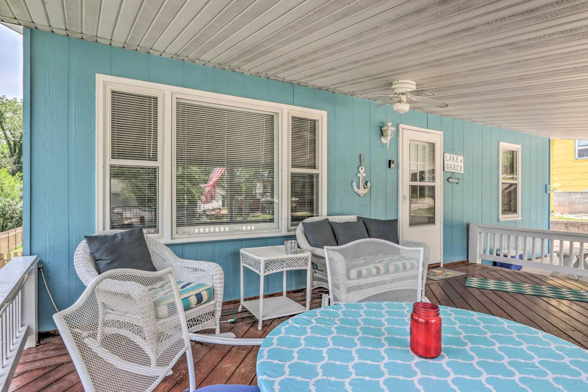 Cheerful Camdenton Cottage Steps To Lake! エクステリア 写真