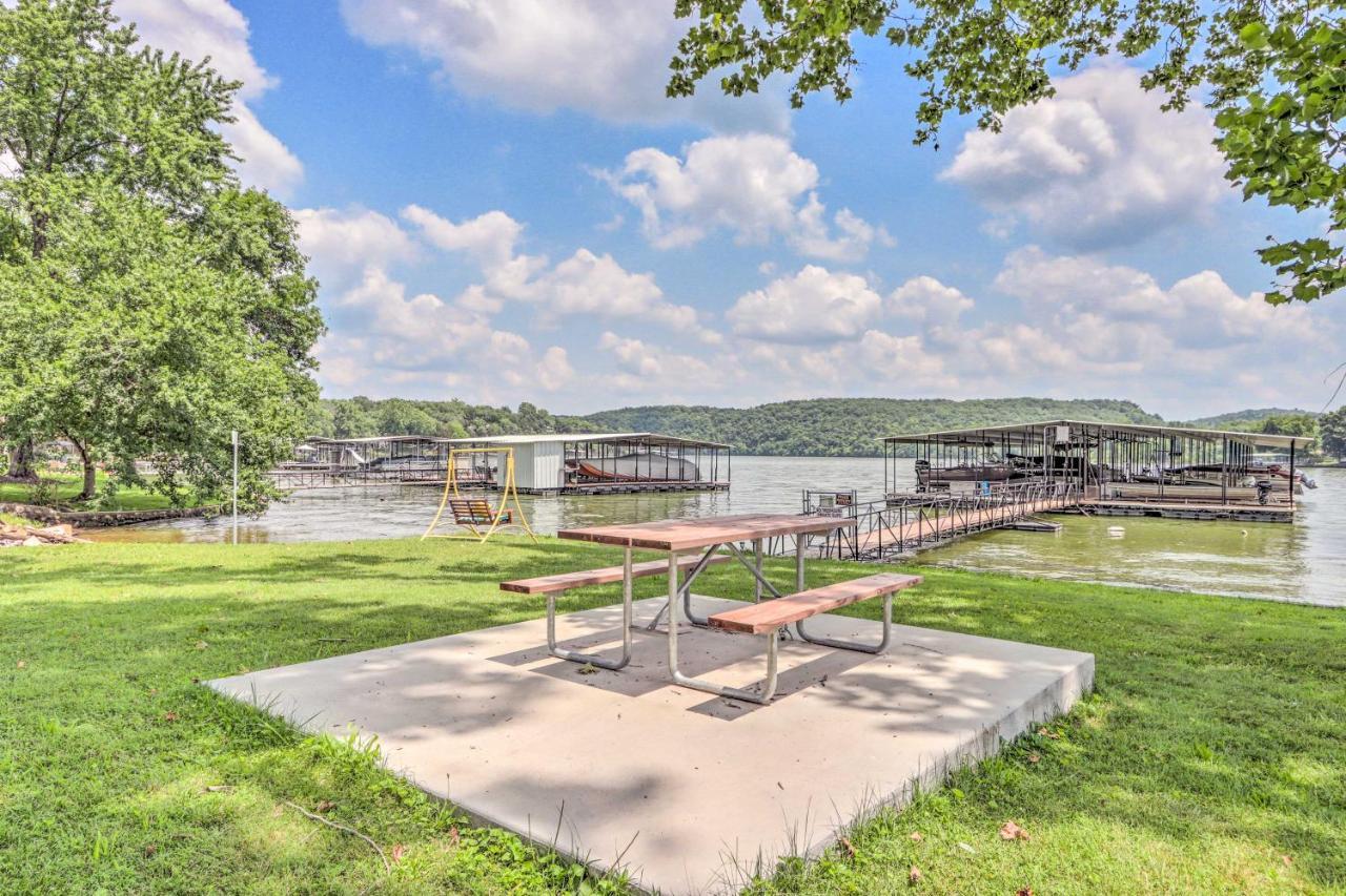Cheerful Camdenton Cottage Steps To Lake! エクステリア 写真