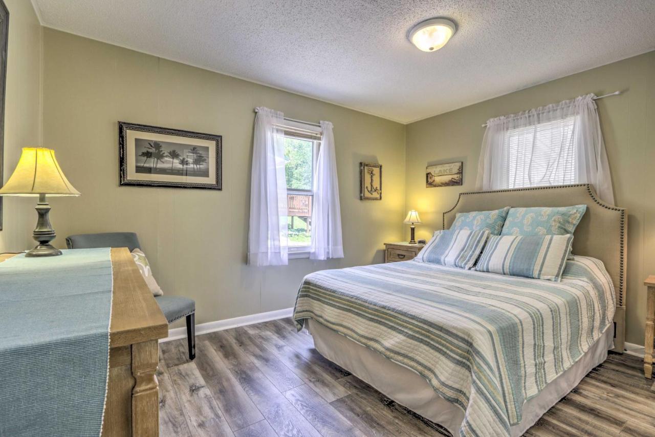 Cheerful Camdenton Cottage Steps To Lake! エクステリア 写真