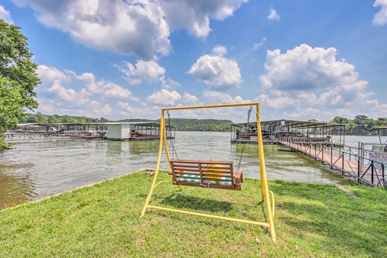 Cheerful Camdenton Cottage Steps To Lake! エクステリア 写真